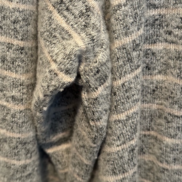 Max Mia sweater in gray and cream.  Size L. - Picture 2 of 4